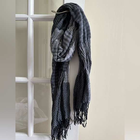 >20 Fashion Scarves as a set. Coach, Colts, etc - Picture 5 of 10